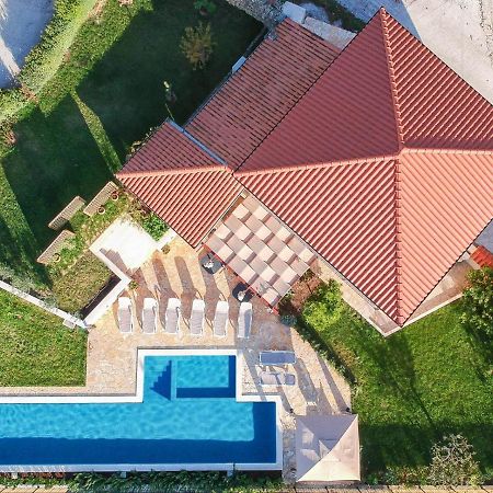 Villa Mater - Luxuriously Equipped Villa With A 15M Long Swimming Pool Zrnovnica Bagian luar foto
