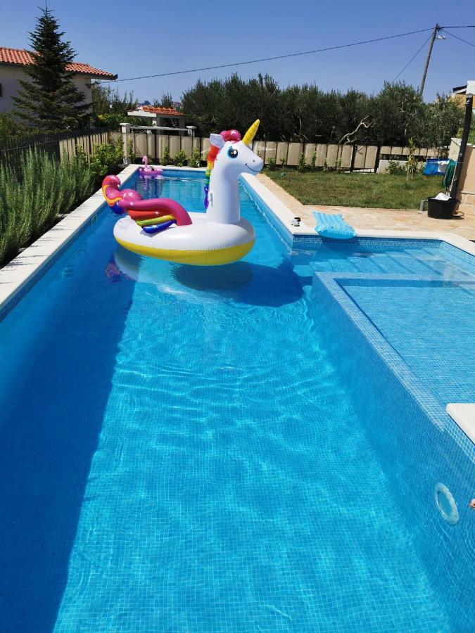 Villa Mater - Luxuriously Equipped Villa With A 15M Long Swimming Pool Zrnovnica Bagian luar foto