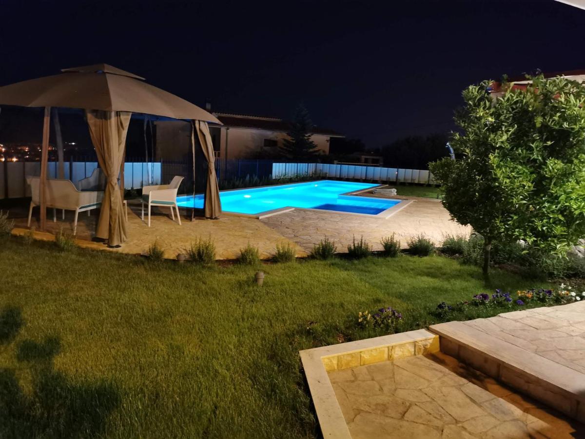 Villa Mater - Luxuriously Equipped Villa With A 15M Long Swimming Pool Zrnovnica Bagian luar foto