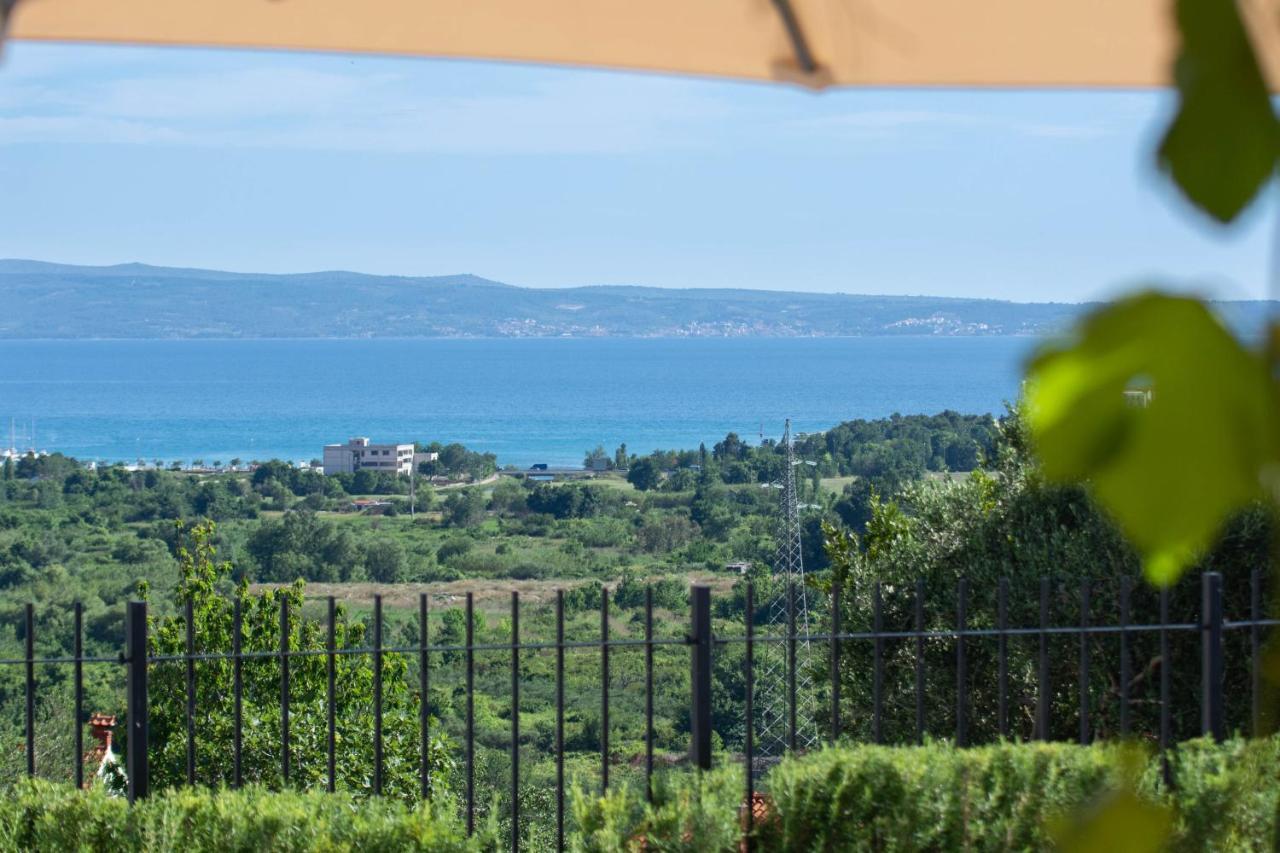 Villa Mater - Luxuriously Equipped Villa With A 15M Long Swimming Pool Zrnovnica Bagian luar foto