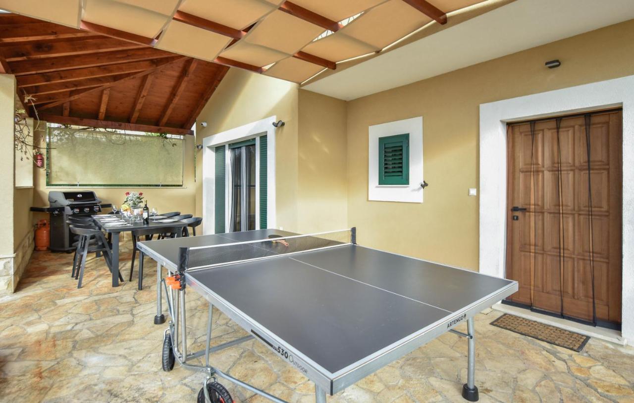 Villa Mater - Luxuriously Equipped Villa With A 15M Long Swimming Pool Zrnovnica Bagian luar foto