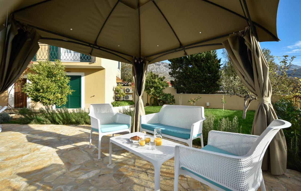 Villa Mater - Luxuriously Equipped Villa With A 15M Long Swimming Pool Zrnovnica Bagian luar foto