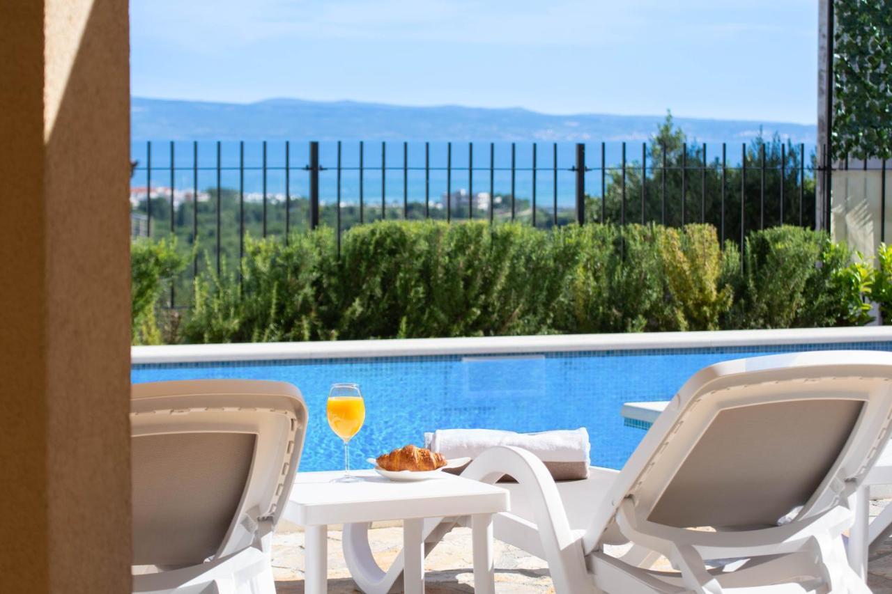 Villa Mater - Luxuriously Equipped Villa With A 15M Long Swimming Pool Zrnovnica Bagian luar foto