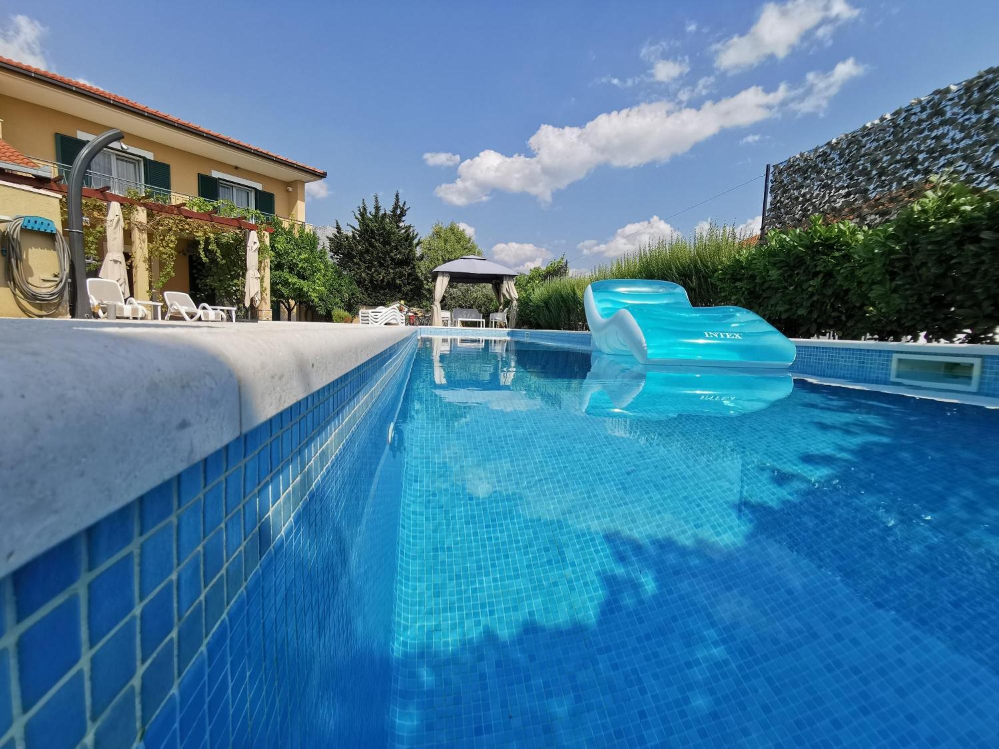 Villa Mater - Luxuriously Equipped Villa With A 15M Long Swimming Pool Zrnovnica Bagian luar foto