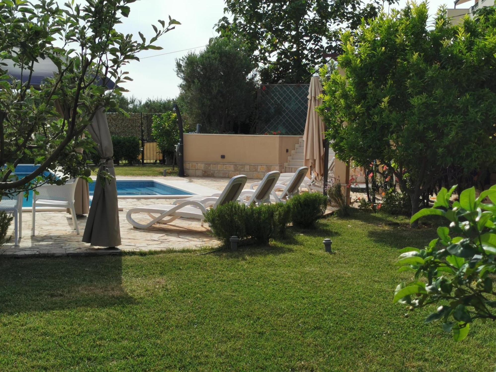 Villa Mater - Luxuriously Equipped Villa With A 15M Long Swimming Pool Zrnovnica Bagian luar foto