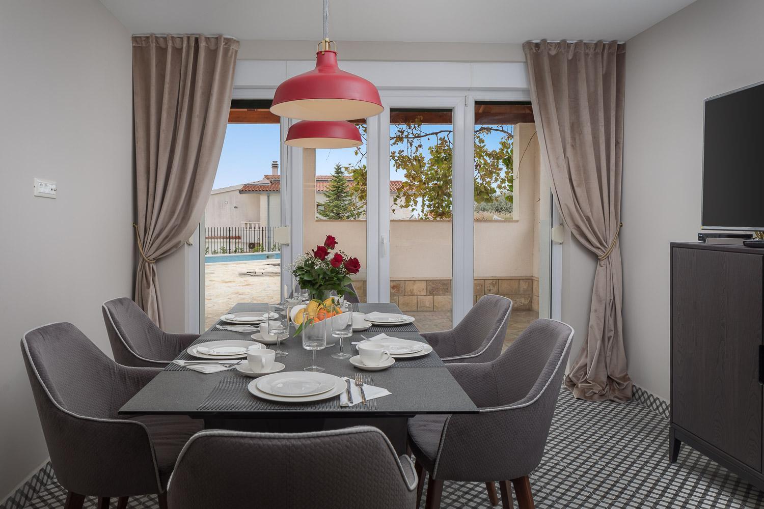 Villa Mater - Luxuriously Equipped Villa With A 15M Long Swimming Pool Zrnovnica Bagian luar foto