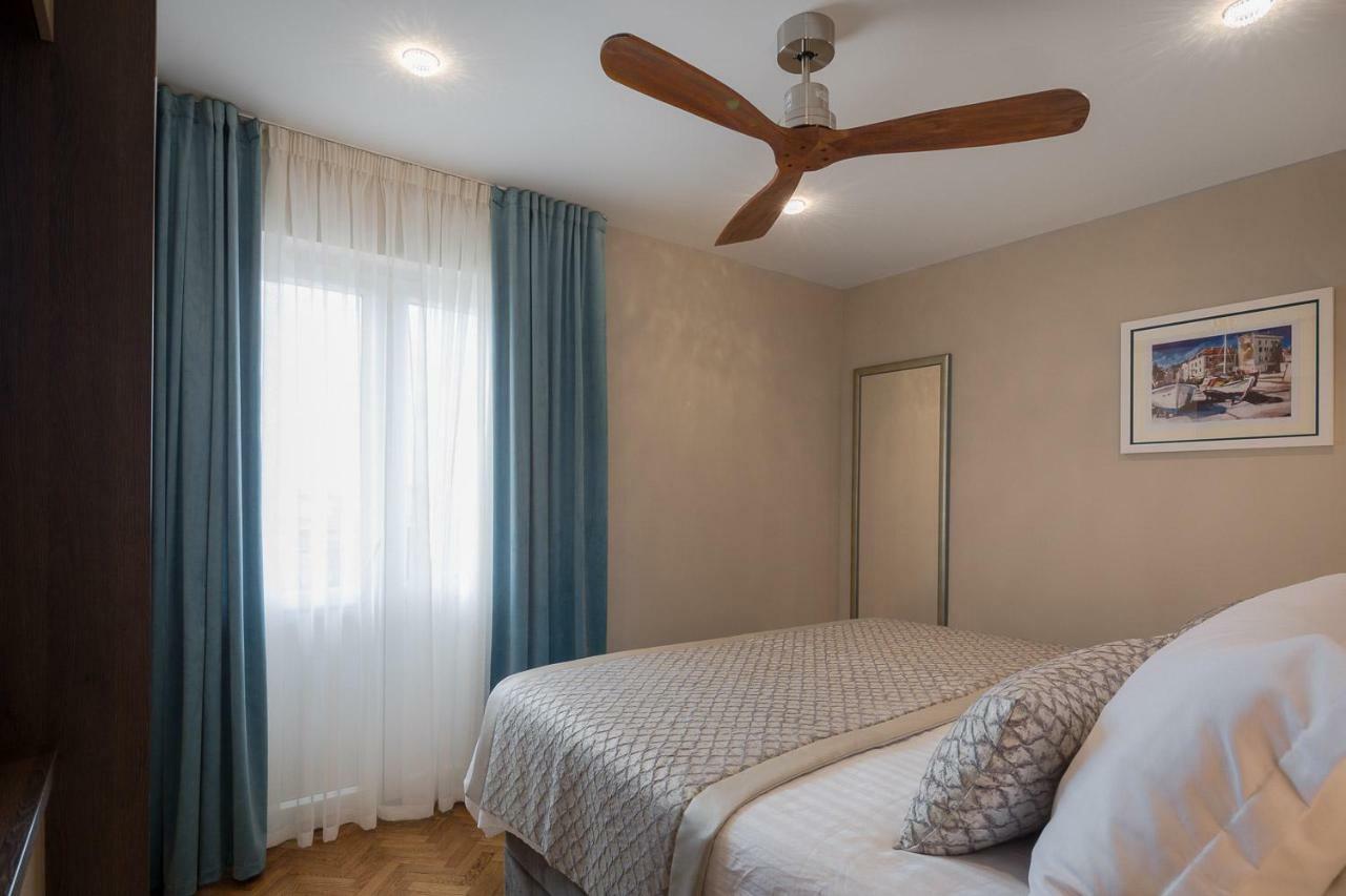 Villa Mater - Luxuriously Equipped Villa With A 15M Long Swimming Pool Zrnovnica Bagian luar foto